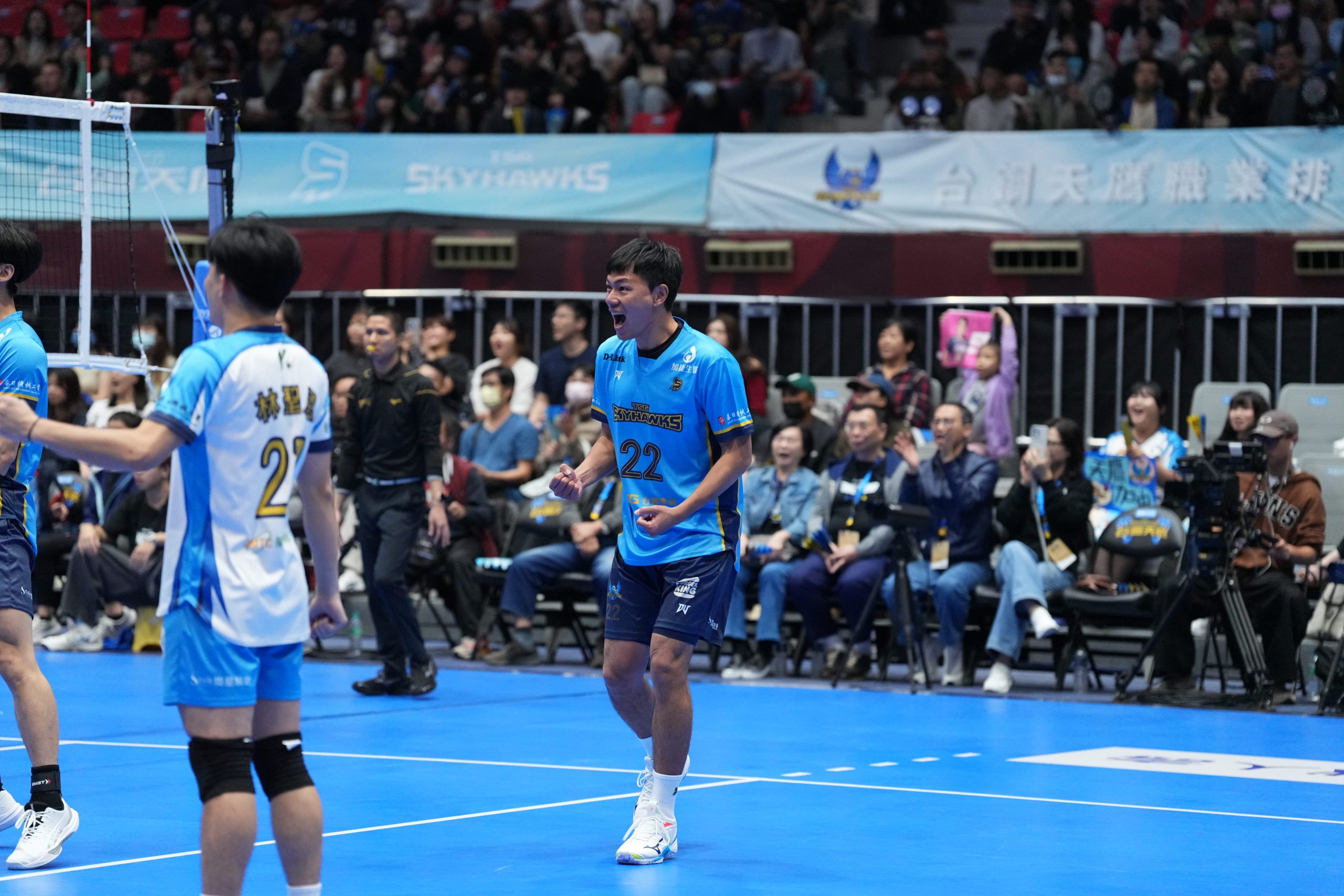 台鋼天鷹主場直落三擊退桃園雲豹飛將豪取四連勝 盧清銓初登場引爆全場